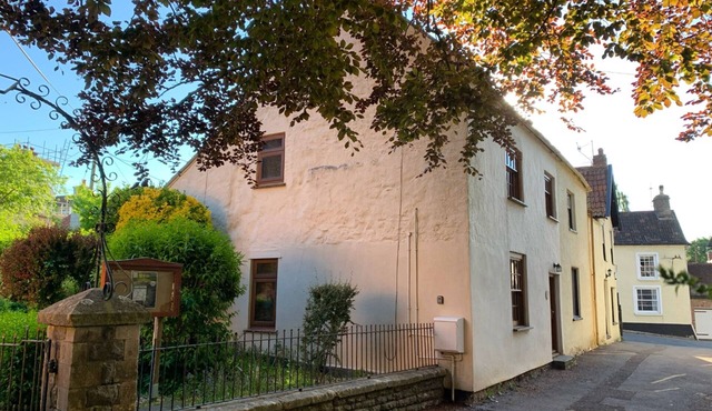 REDWOOD COTTAGE, pet friendly, character holiday cottage in Blagdon