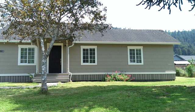 Redwood Creek Cottage cozy furnished home in the heart of Redwood National Park