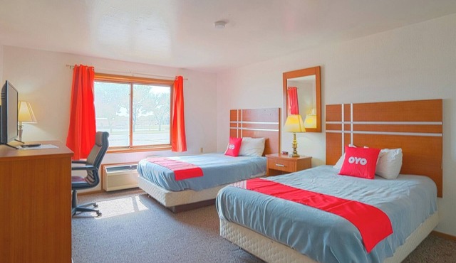 Redwood Falls Stay Near Ramsey Park with Full Beds & Pet-Friendly Amenities