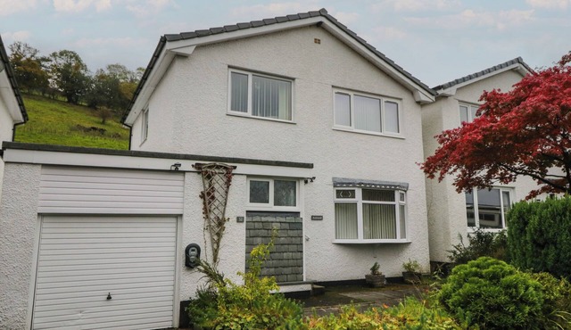 REDWOOD, family friendly, with a garden in Ambleside