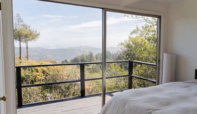 Redwood Forest Bungalow In Town with Deck Views