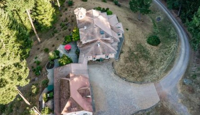 Redwood Glen Castle! A wonderful place to stay!