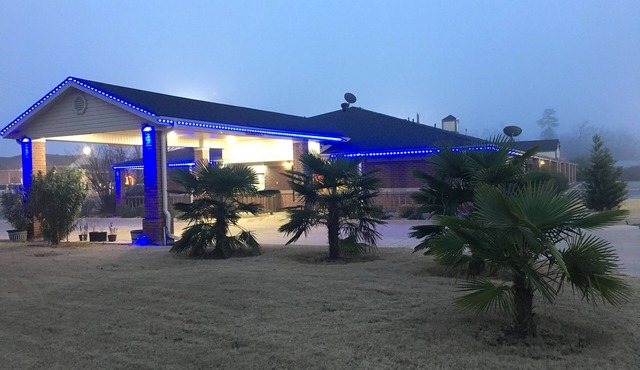 Redwood Inn and Suites