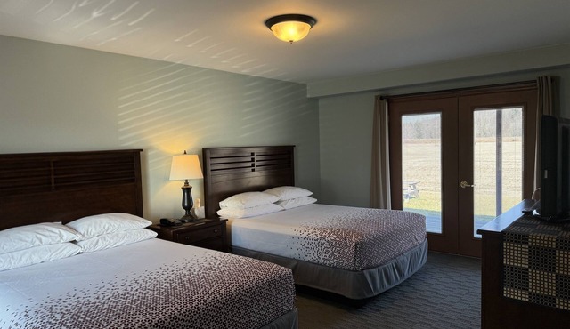 Redwood Inn & Suites Room #1 - handicap accessible, between CDP & ASV