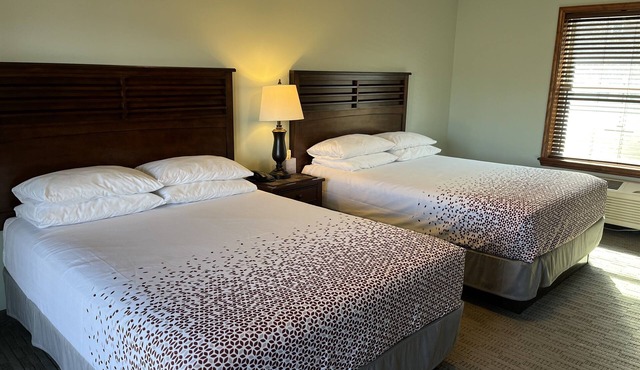 Redwood Inn & Suites Room #2 - impeccably clean motel between CDP & ASV