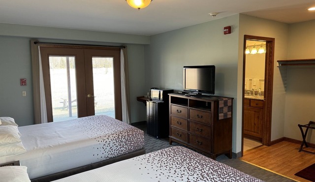 Redwood Inn & Suites Room #3 - impeccably clean motel between CDP & ASV