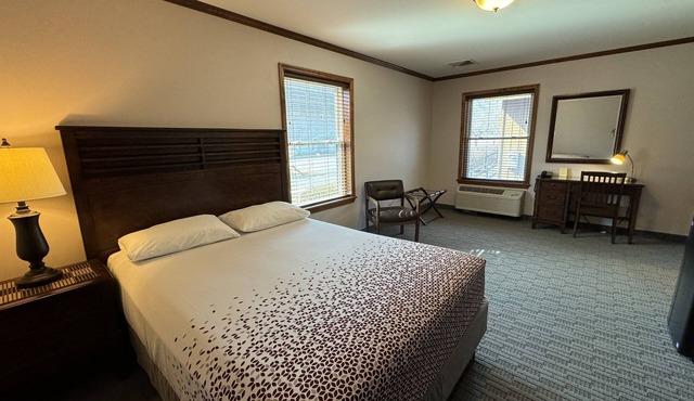 Redwood Inn & Suites Room #8 - impeccably clean motel between CDP & ASV