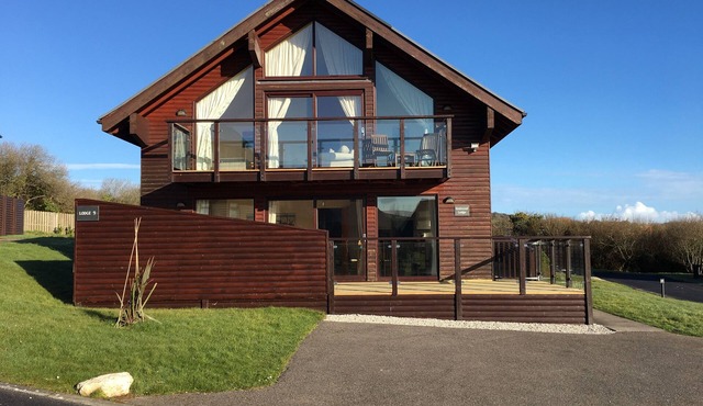 REDWOOD, RETALLACK, family friendly, with pool in St Columb Major