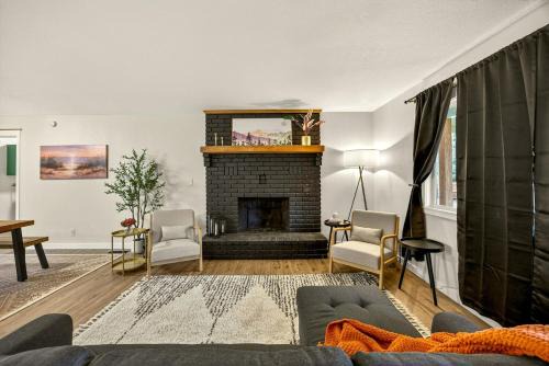 Redwoods Stopover- Near Hiking, Pet Friendly