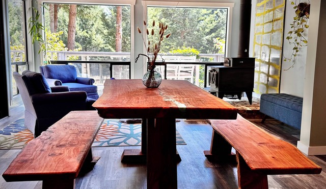 Redwoods & Waves- An experience. Disc Golf, Putting Green, Beach toys, sleeps 6