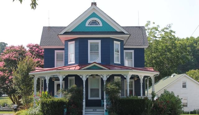 Reedville Retreat, waterfront w/private dock &outdoor sink-for fishing/crabbing