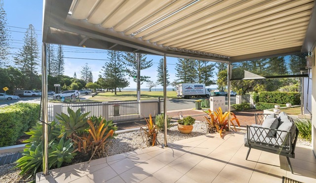 "Reef Point Retreat" - Scarborough Q 4020