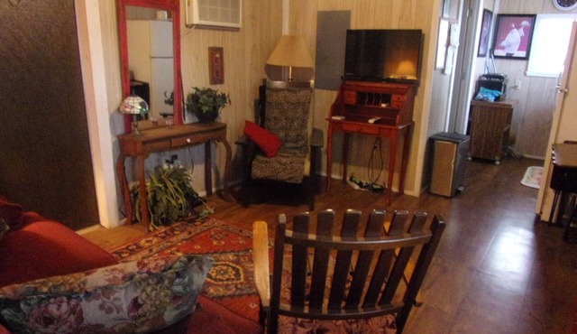 Reel Em In! Small, clean cabin set back from water on WF property w/boathouse