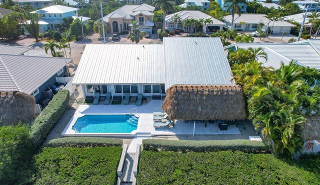 Reel 'Em In: Your Beautiful KCB Retreat, Private Pool, Dock, Tiki Hut, Cabana Club & Dog-Friendly!