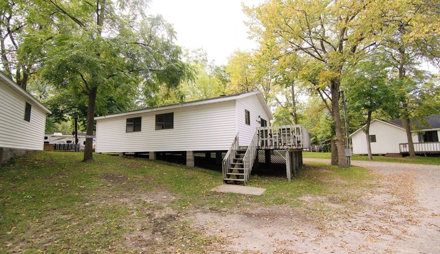 Reel 'Em Inn, a spacious 4BR cabin with queens in every room at Riverside Resort