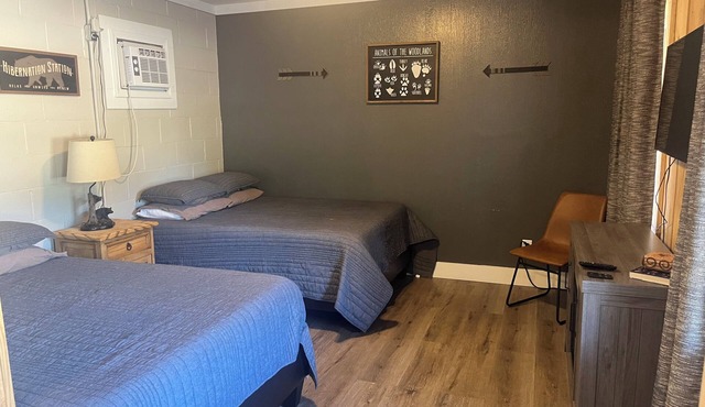 Reel Em Inn: Cozy, Clean, 1 Mile from Lake Texoma! Perfect for Weekend Getaways