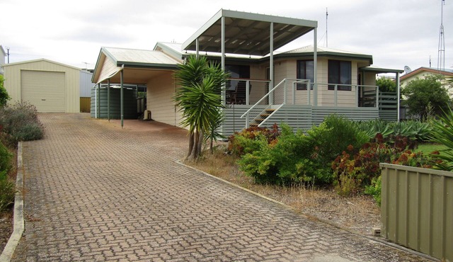 Reel Em Inn - Esplanade position. Winter off peak special!