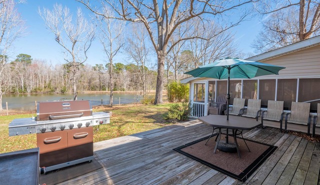 Reel Haven on the Water: Modern + Comfy Home!