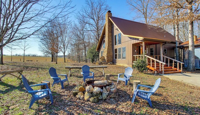 Reel in Fish, Relax By Fire: McMinnville Cabin