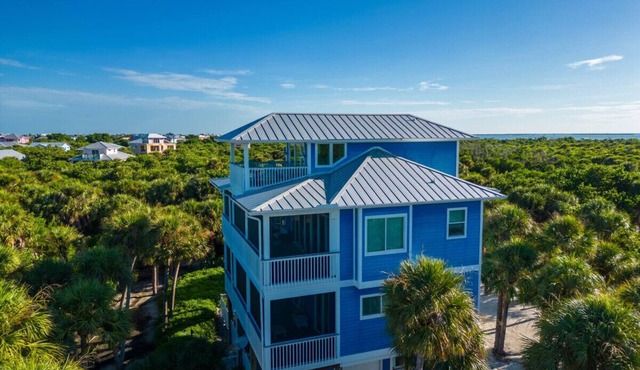 Reel Laxing: Private Pool, Hammocks & Games