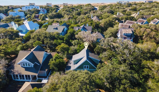 Reel Life-a PET FRIENDLY cottage tucked into a wooded bend in Cape Fear Station!