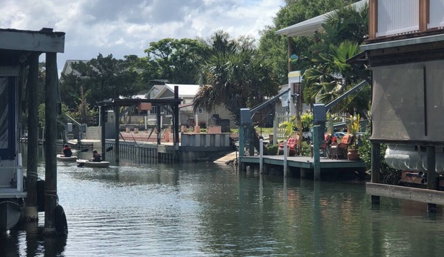 Reel Paradise Cottage- Canal Front- Bring your Boat to our 50’ Dock!