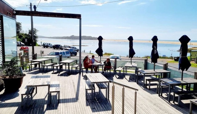 Reel & Relax: 3BR Beach House - Fish, Swim, Surf