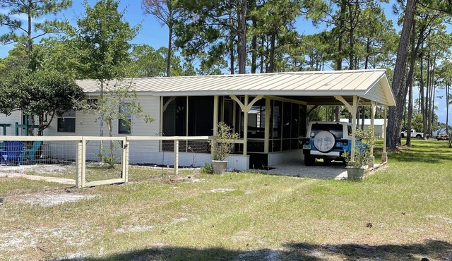 "Reel Simple" a bay view home one block from the Gulf of Mexico