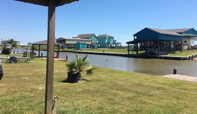 Reel Simple Canal Cabin Sargent, Tx