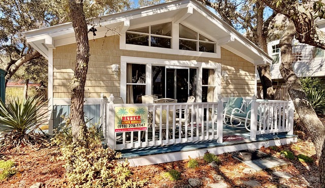 Reel Thrill: Cozy 3-bed retreat in Oak Island, perfect for family getaways!