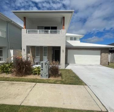 Reelaxing at The Rocks