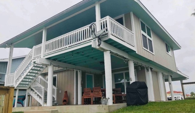 Reel’em Inn - a Waterfront Home on the Canal