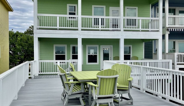 “Reeling Em Inn” waterfront home on the Colorado River. Boat slip included.