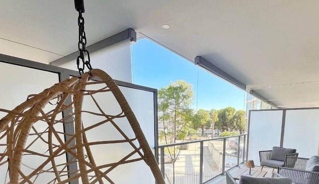 Ref 125 - Beachside 2BR Apartment with Pool