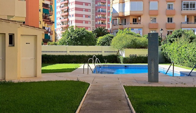 Ref: 324 Centric 3 bedroom apartment with swimming pool and close to everything