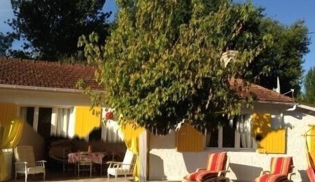 Ref 376 - Pleasant house in a green environment