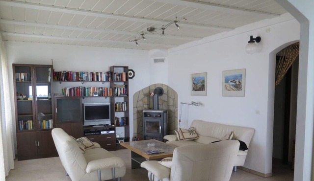 Ref. Alb11 - HOUSE WITH SEA VIEWS
