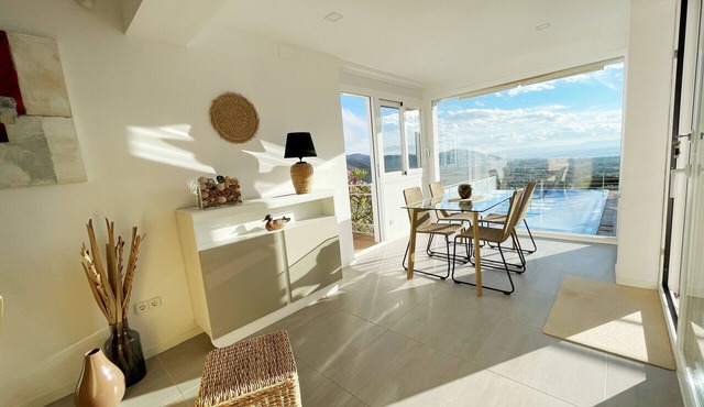 Ref. Alb30 - BEAUTIFUL AND SPACIOUS VILLA WITH POOL AND SEA VIEWS