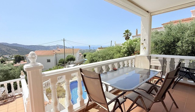 Ref. Alb31 - VILLA WITH POOL AND SEA VIEWS