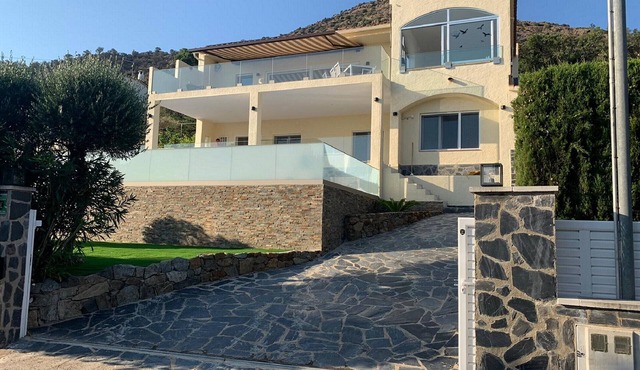 Ref. Zar07 - Completely renovated villa with lovely private pool
