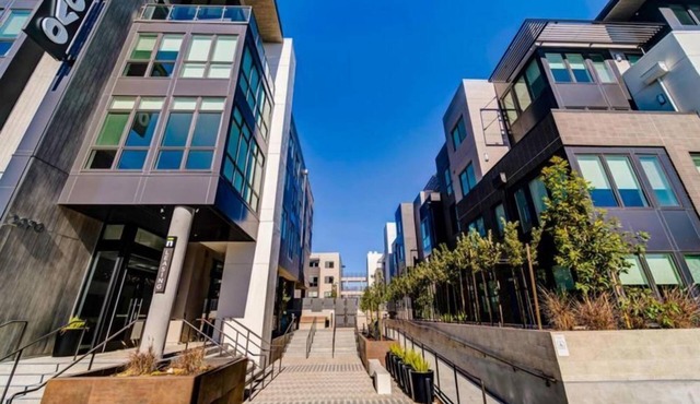 Refined 1BR Condo with Top-Tier Amenities