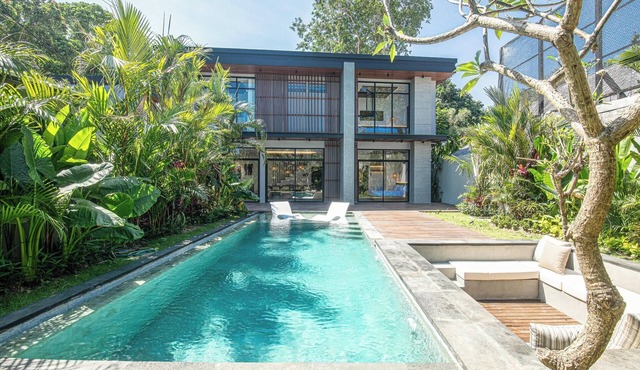 Refined 5BR Contemporary Villa, 400m to the Beach