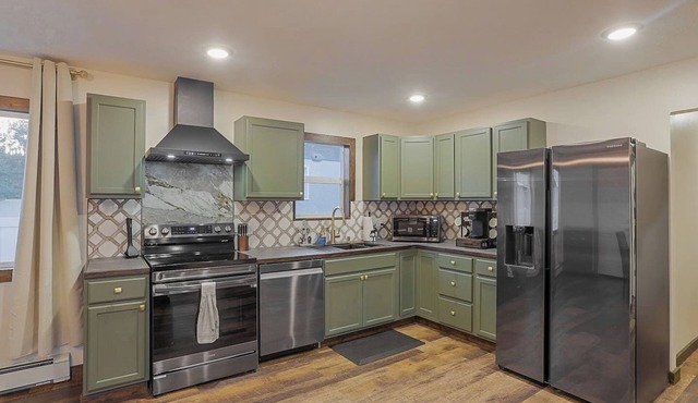 Refined 6BR Moose & Bear Lodge by Sweetheart Stays