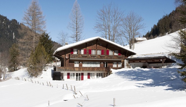 Refined and spacious chalet nearby Gstaad