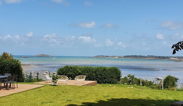 Refined cottage,breathtaking sea views, sleeping up to 15 guests