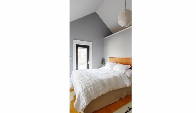 Refined, cosy studio retreat – Under the Hemlocks, near UMass & Amherst College