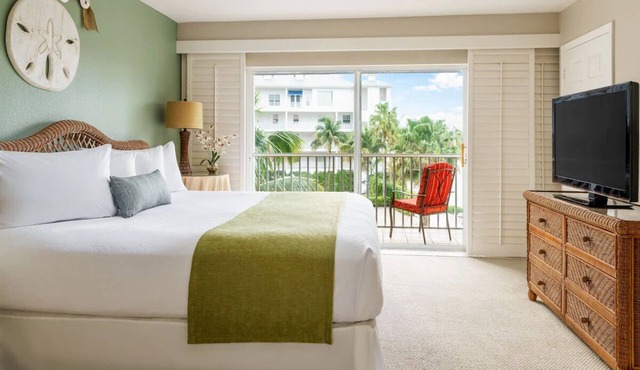 Refined Island Escape, Olde Marco Inn Deluxe 2BR Suite w/Porch