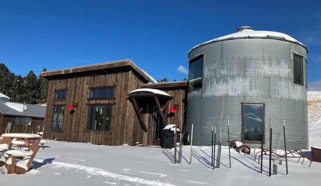 Refined Modern Alpine Silos Cabin on 1,500 Private Acres/Mountain Retreat for 4