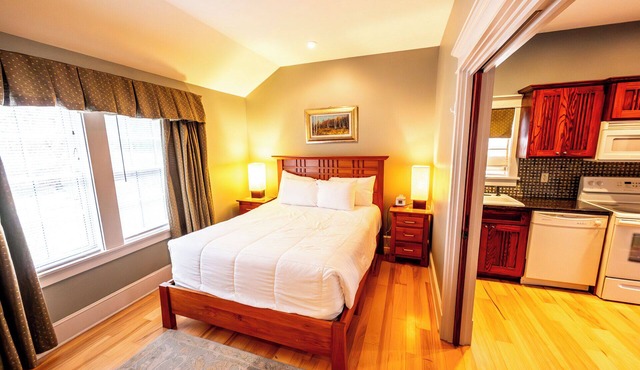 Refined Mountain Getaway | Premium Comfort Amid Stunning Surroundings w/Parking