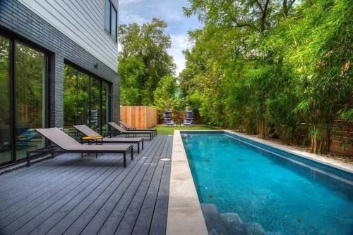 Refined Rainey Retreat - Pool - Hot tub - Fire Pit